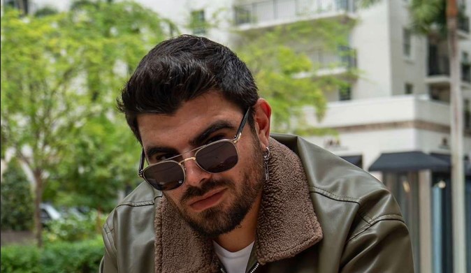 Jonathan Moly  retrata la realidad de la vida en pareja 